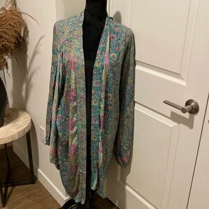 Kimono style dress can be work with pants, jeans or as a dress. Boots/sandals